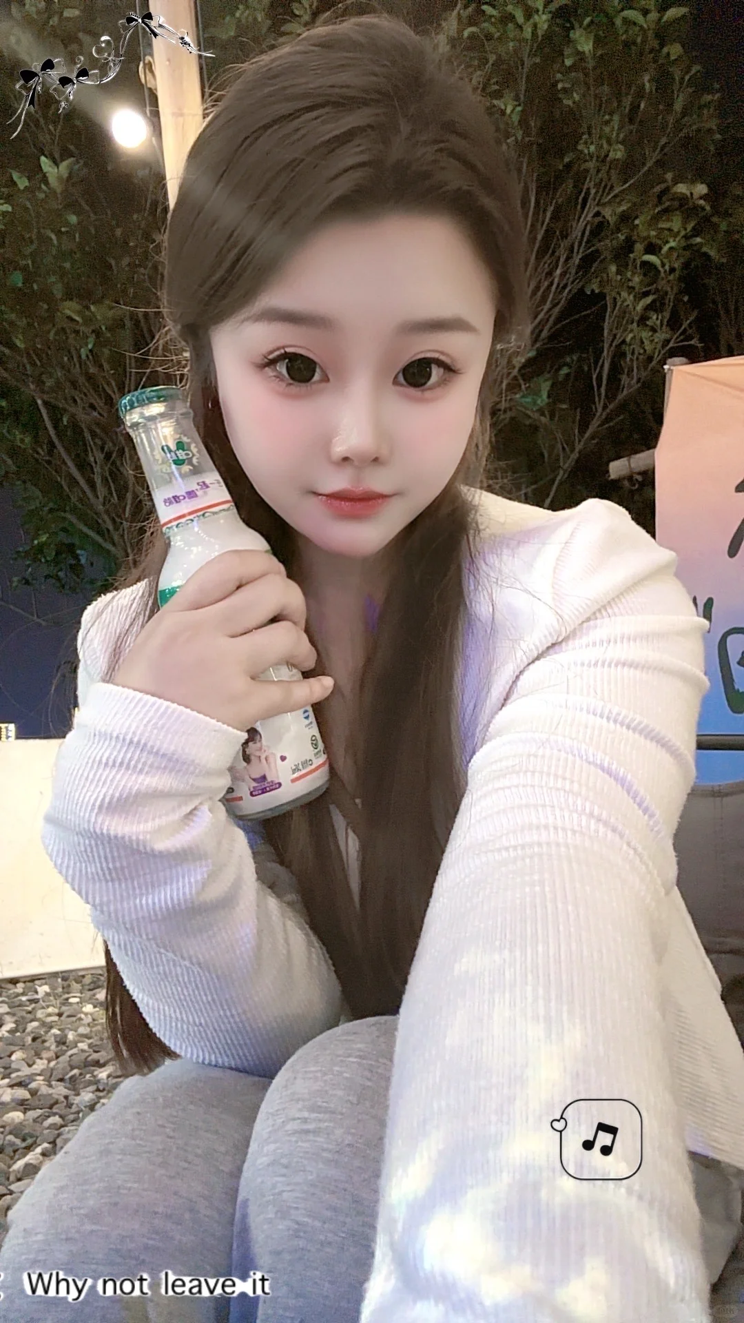 谁能拒绝这么可爱的小女孩呢!