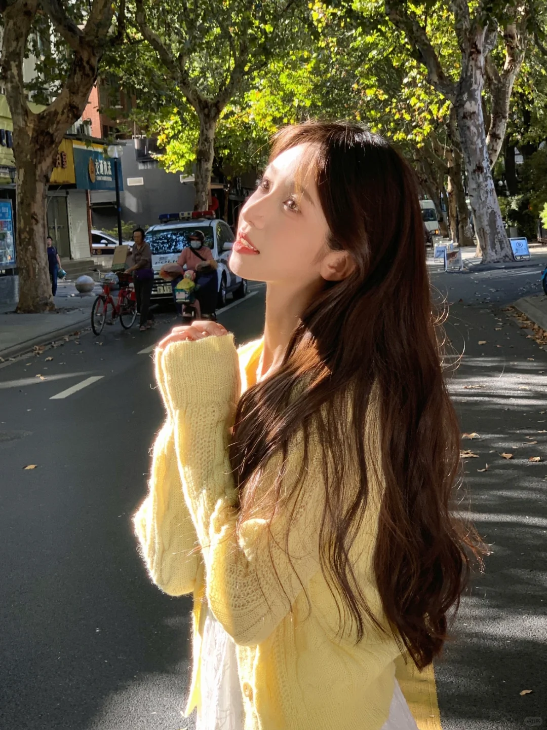 落叶拍照🍂秋天这么拍照也太有氛围感啦！
