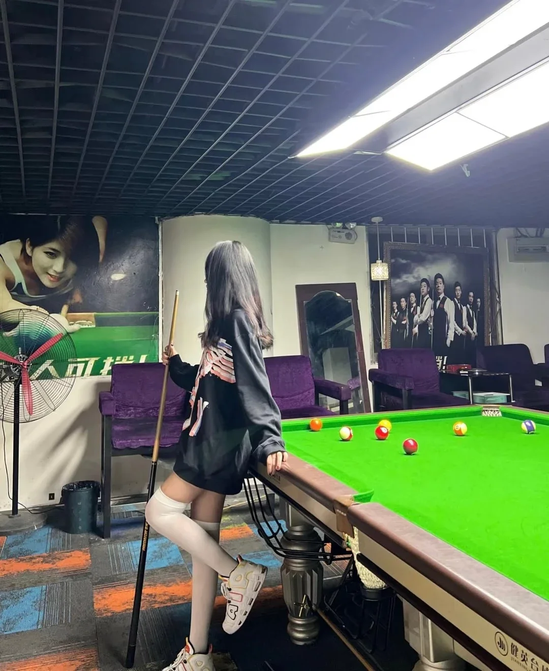 女大学生台球🎱