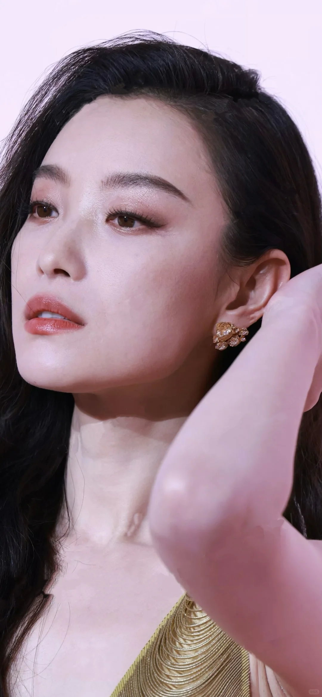 倪妮气质仪态拿捏的很好 美的