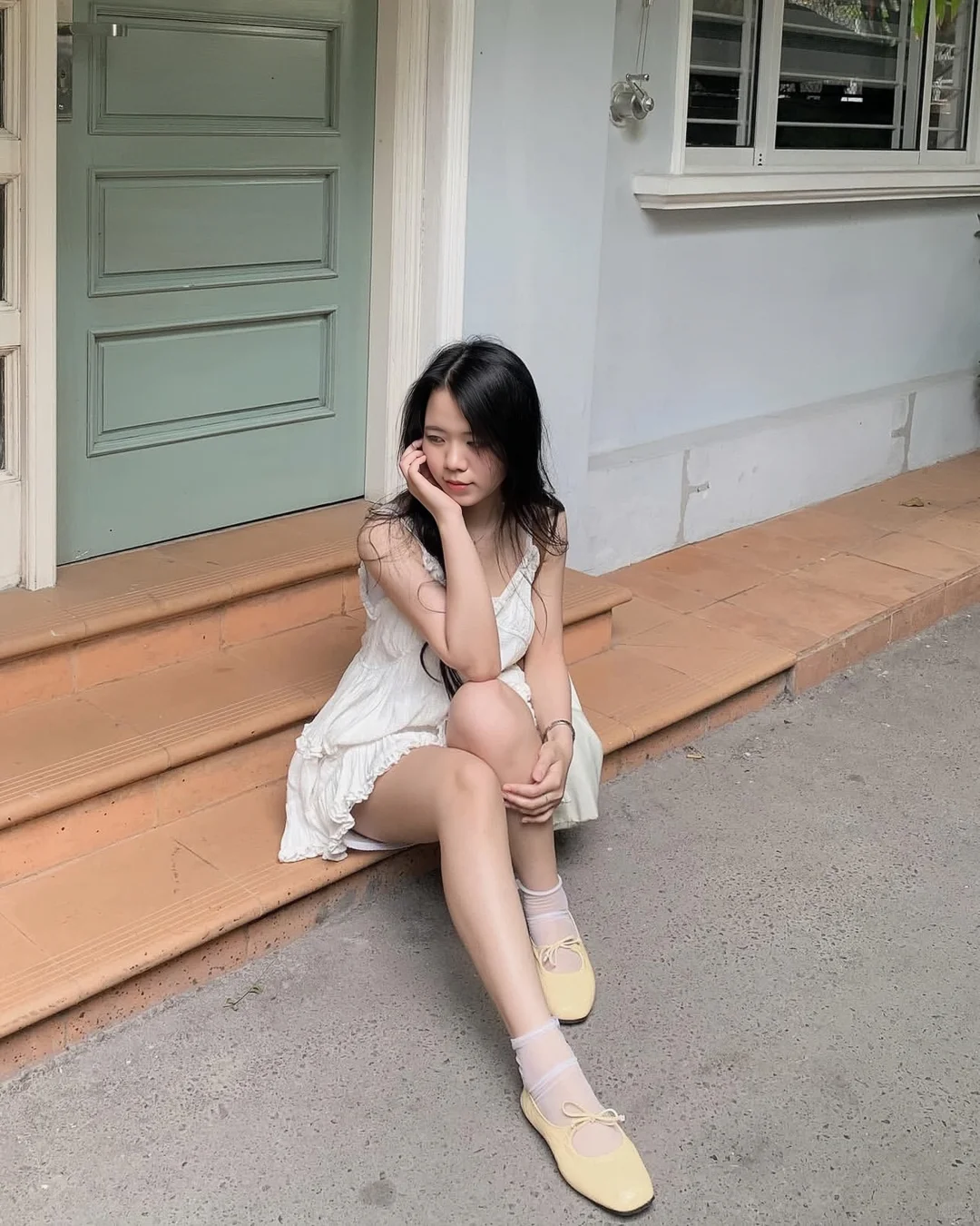 存一些咖啡馆的拍照pose📷