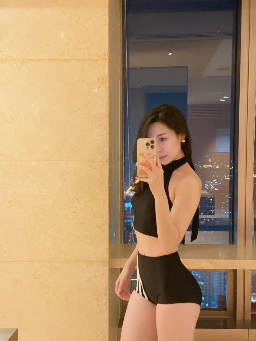 游泳走起 更衣間拍一下吧～