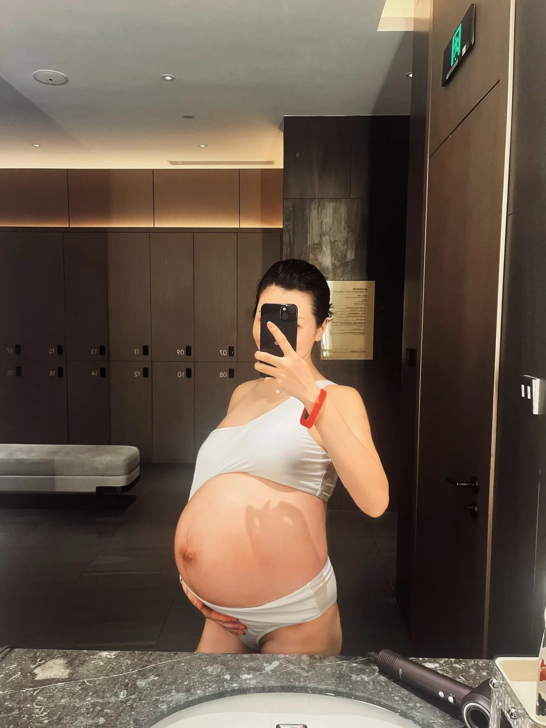 游泳和泳衣就是为孕妇创造的❗️
