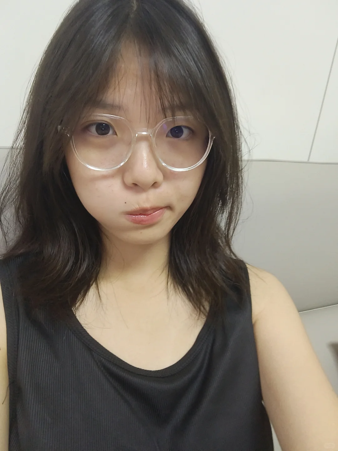 今天戴眼镜了宝宝