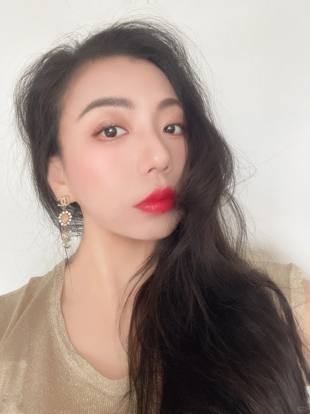 黑发红唇｜凌厉的熟女听说不太受欢迎？
