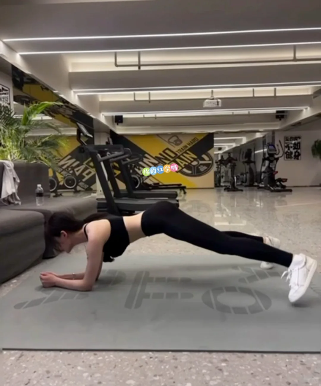 女生的美可以自由定义，撸铁的样子最美