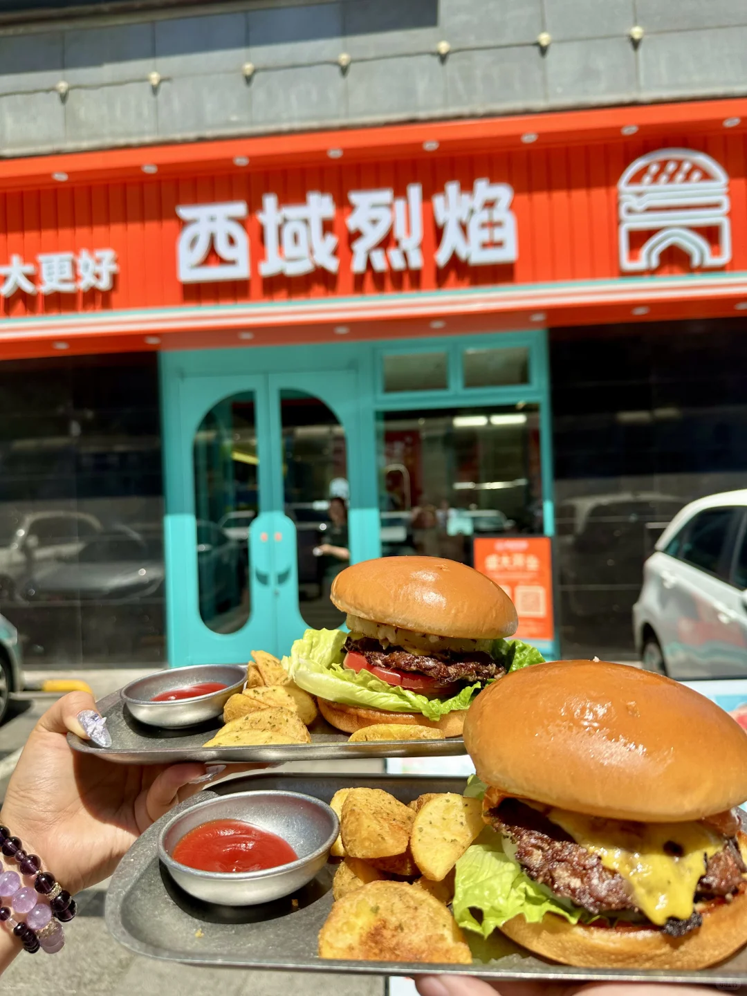 乌鲁木齐撸铁小白！健身后吃点放纵餐🏋🏻‍♀️