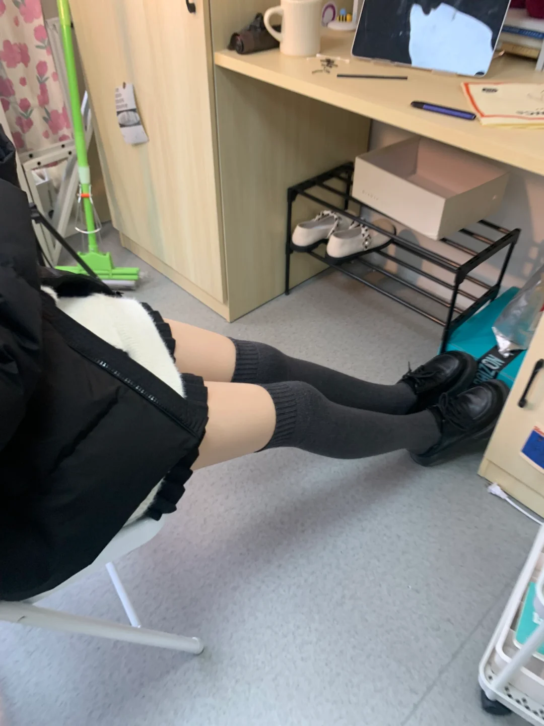 盲买的灰色过膝袜…