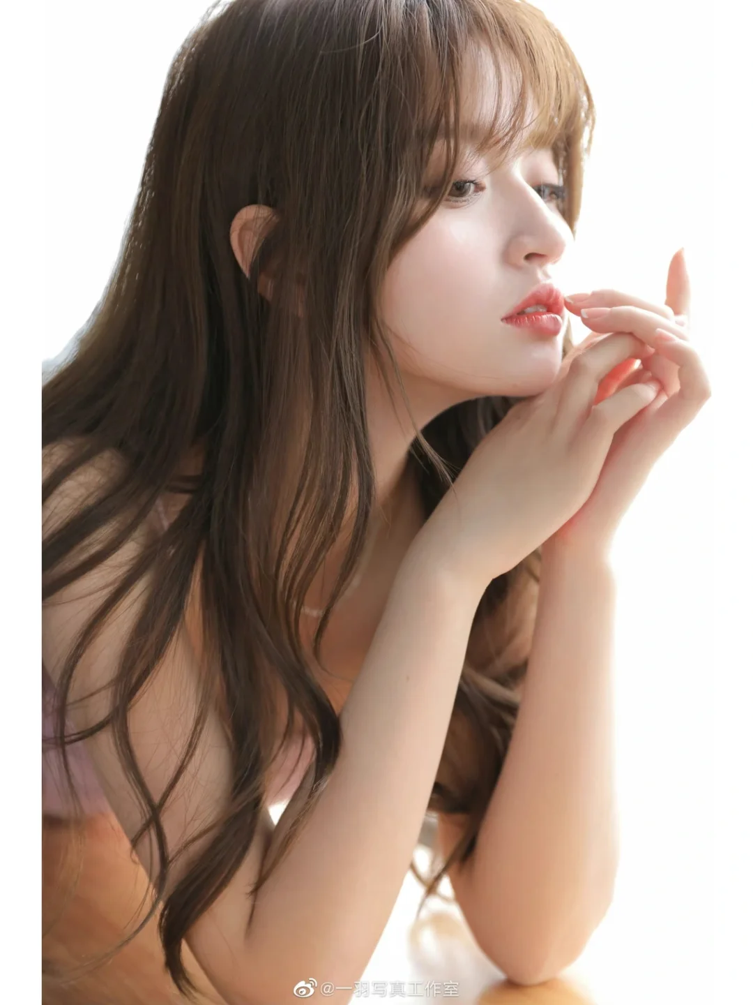 YIYU｜ 大逆光纯欲写真