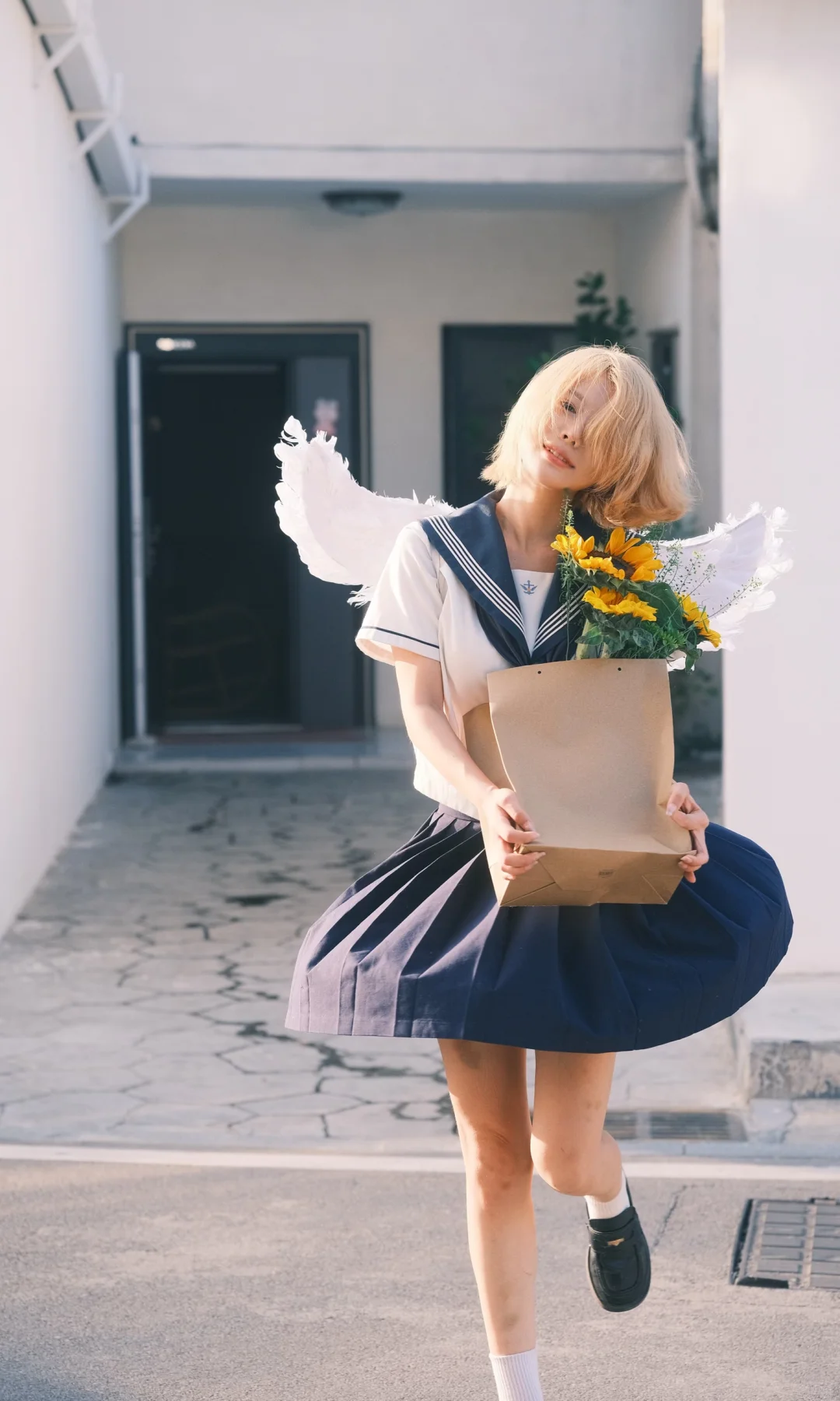 全屏打开制服天使秋日照📷