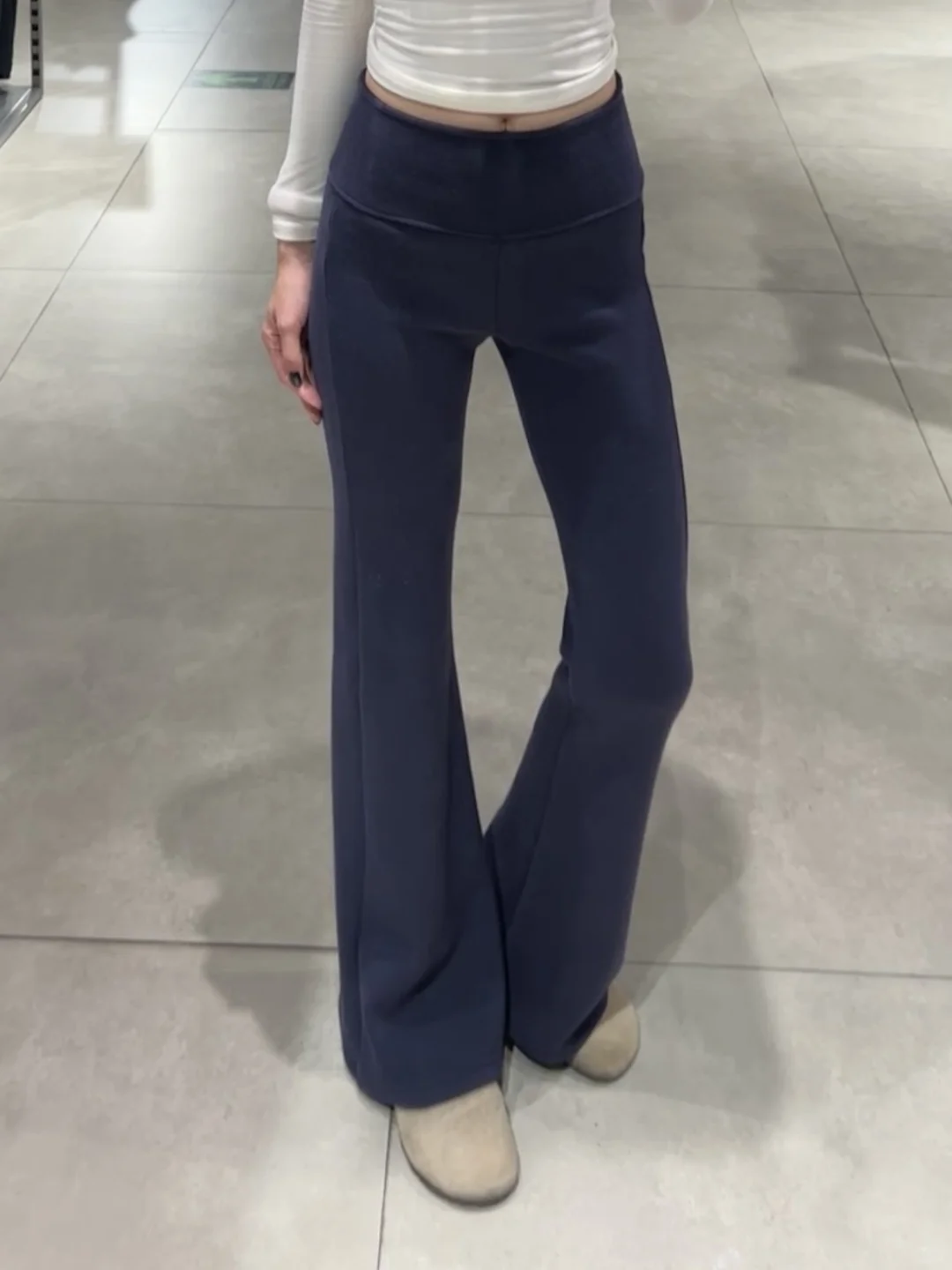 啊啊啊 谁懂这条加绒微喇瑜伽裤的含金量啊~