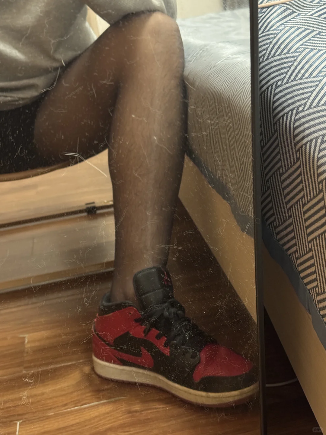 极光黑，评论区看看兄弟们的丝袜照