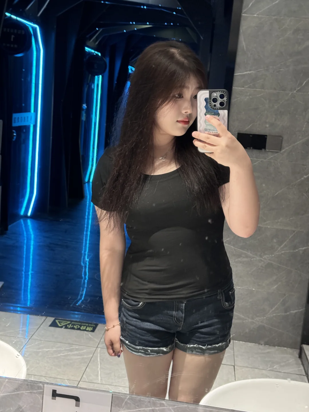 搞不懂很多女孩明明是微胖还要走御姐风