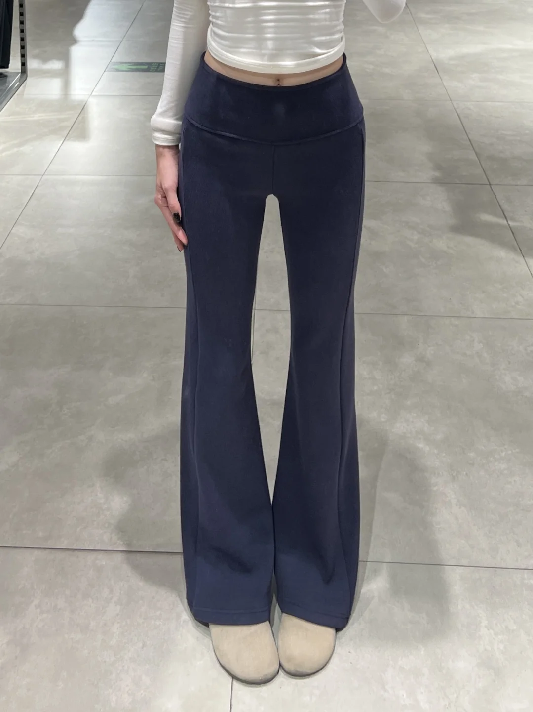 啊啊啊 谁懂这条加绒微喇瑜伽裤的含金量啊~