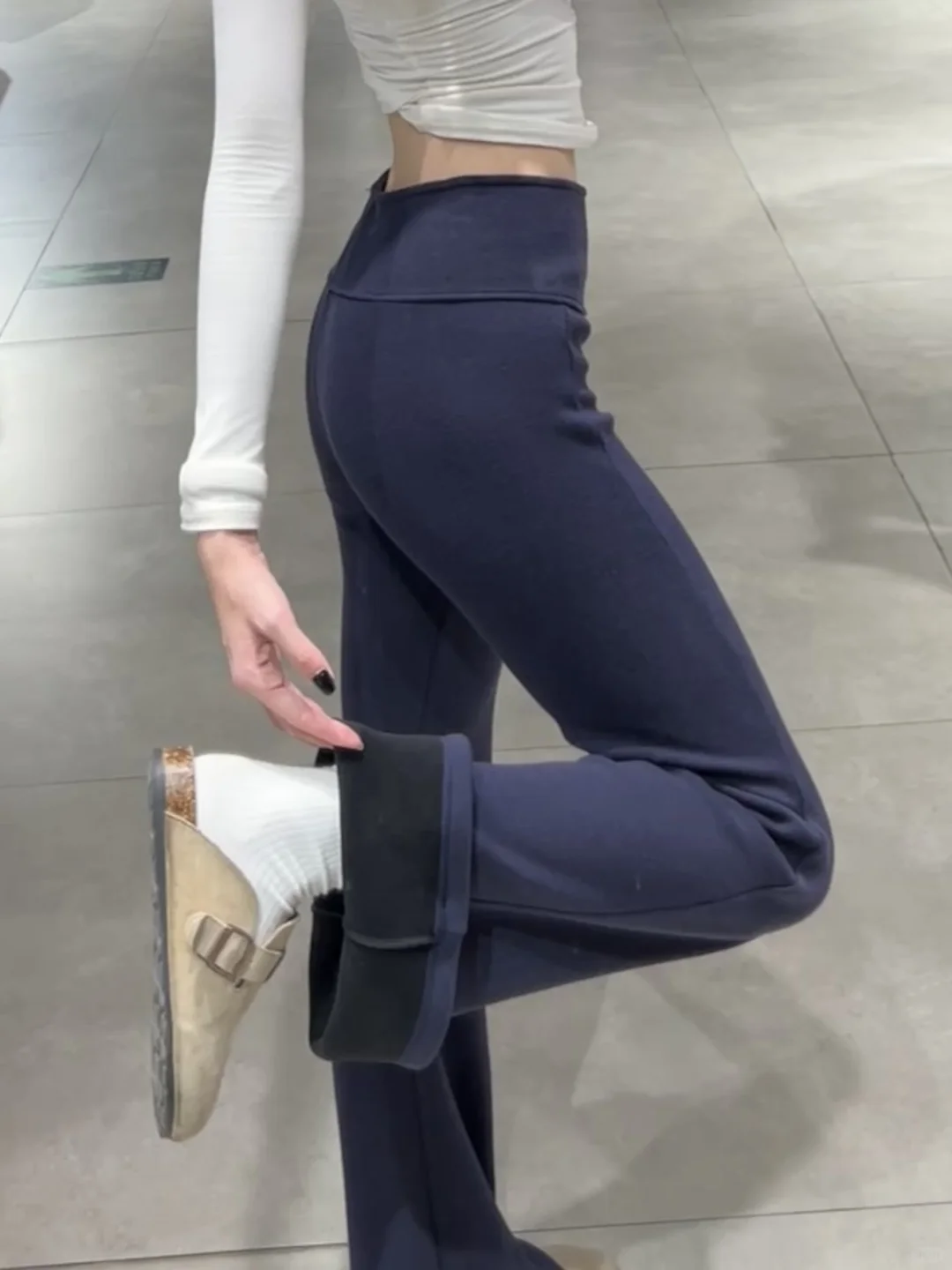 啊啊啊 谁懂这条加绒微喇瑜伽裤的含金量啊~