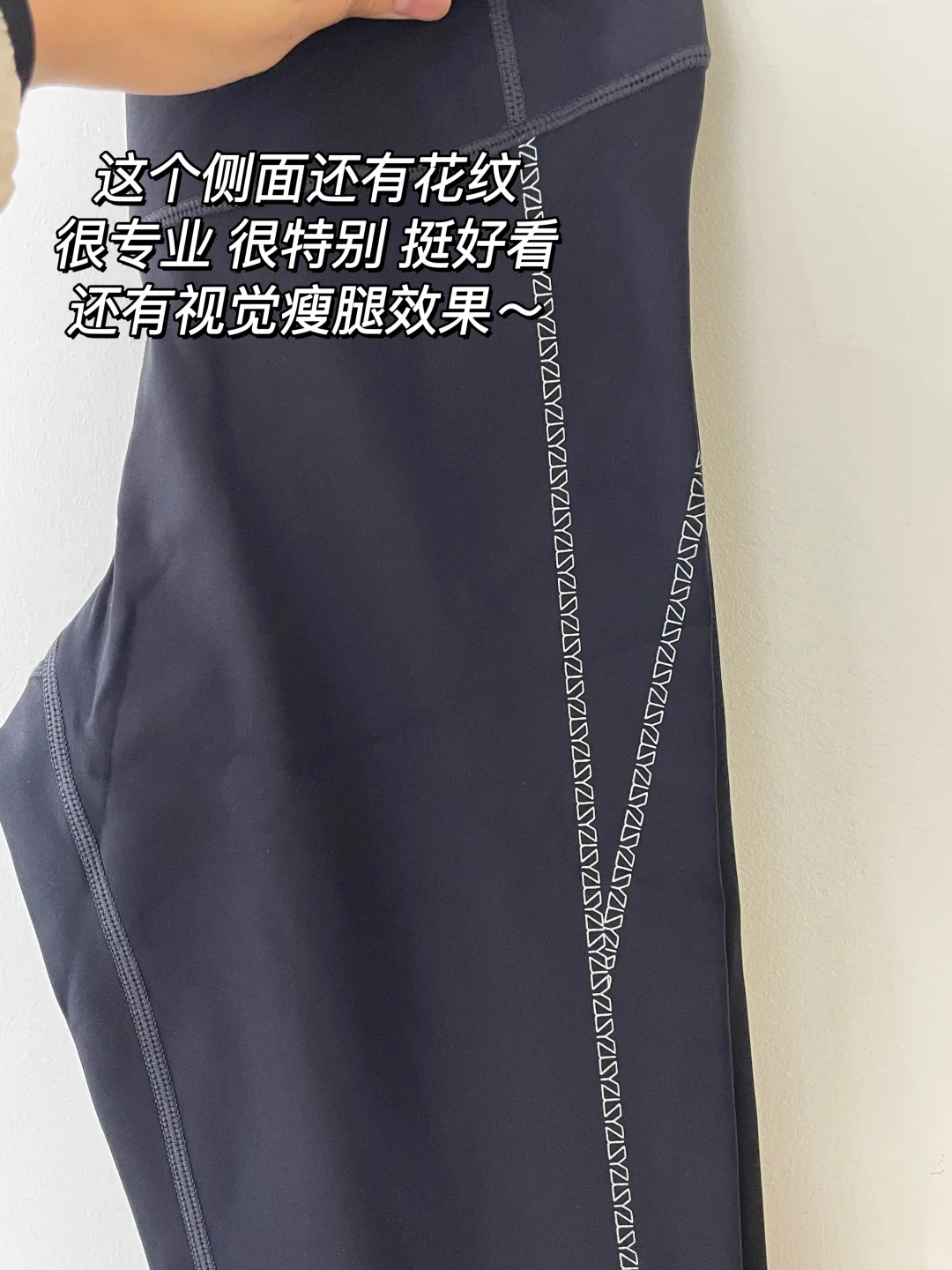 公交车站看到的 这么穿不尴尬吗