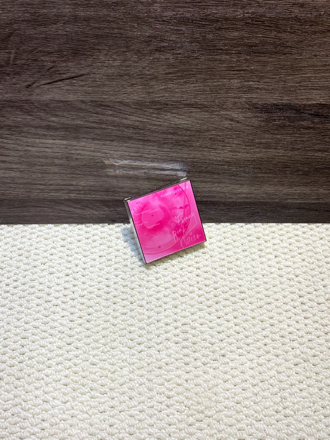 朋友说有种经济上行的美。。。