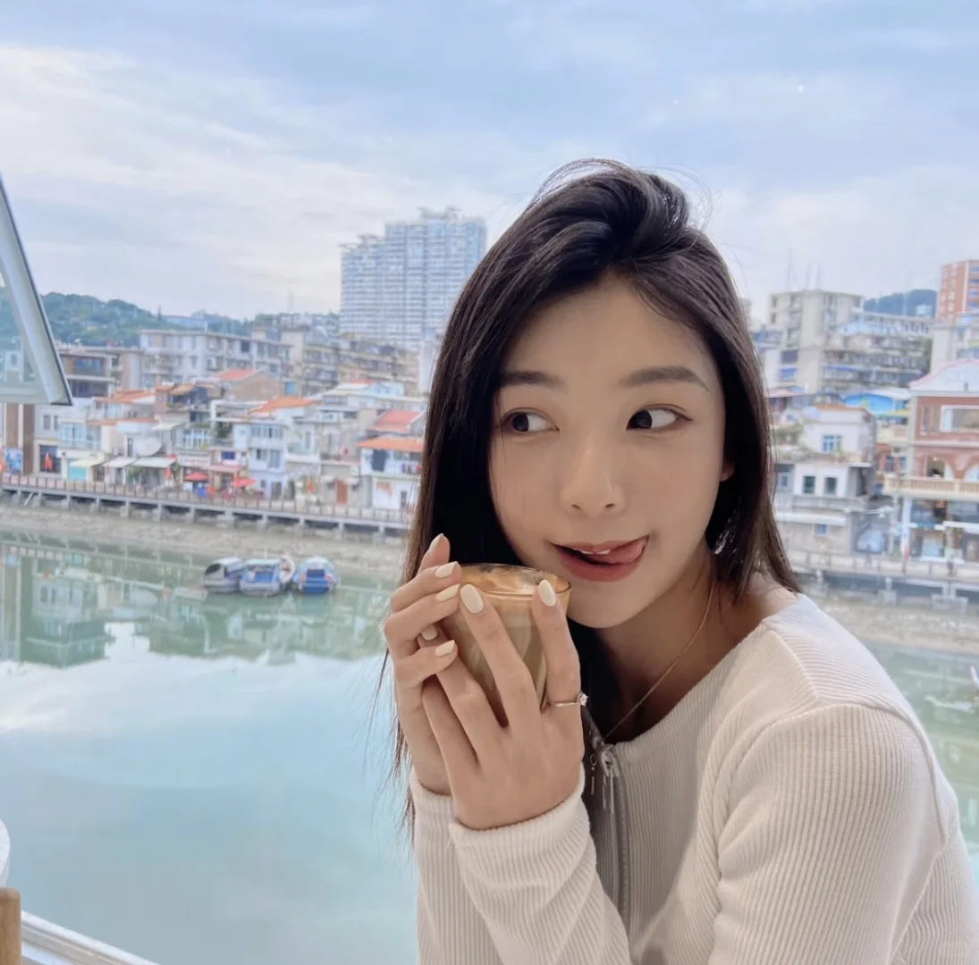 早期易梦玲就已经很美了