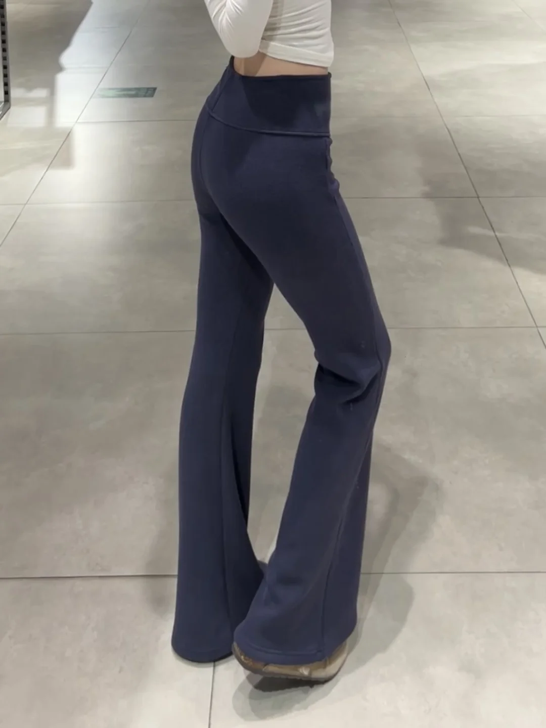 啊啊啊 谁懂这条加绒微喇瑜伽裤的含金量啊~