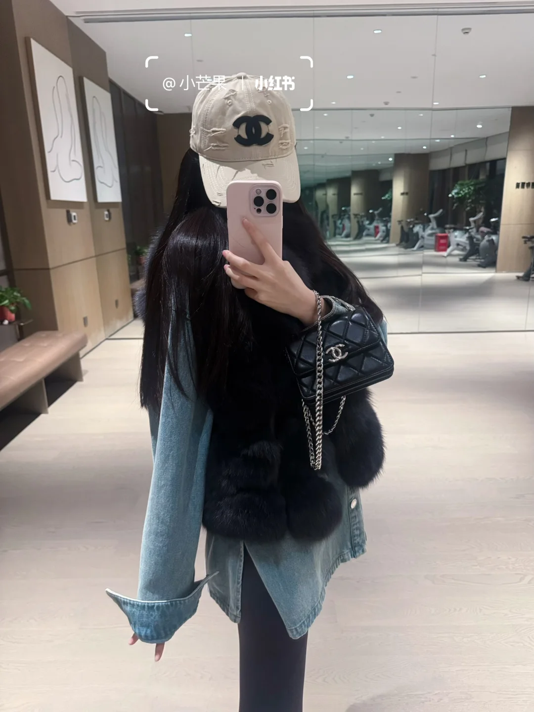 中年美女有三宝牛仔衬衫➕瑜伽裤➕狐狸毛马甲