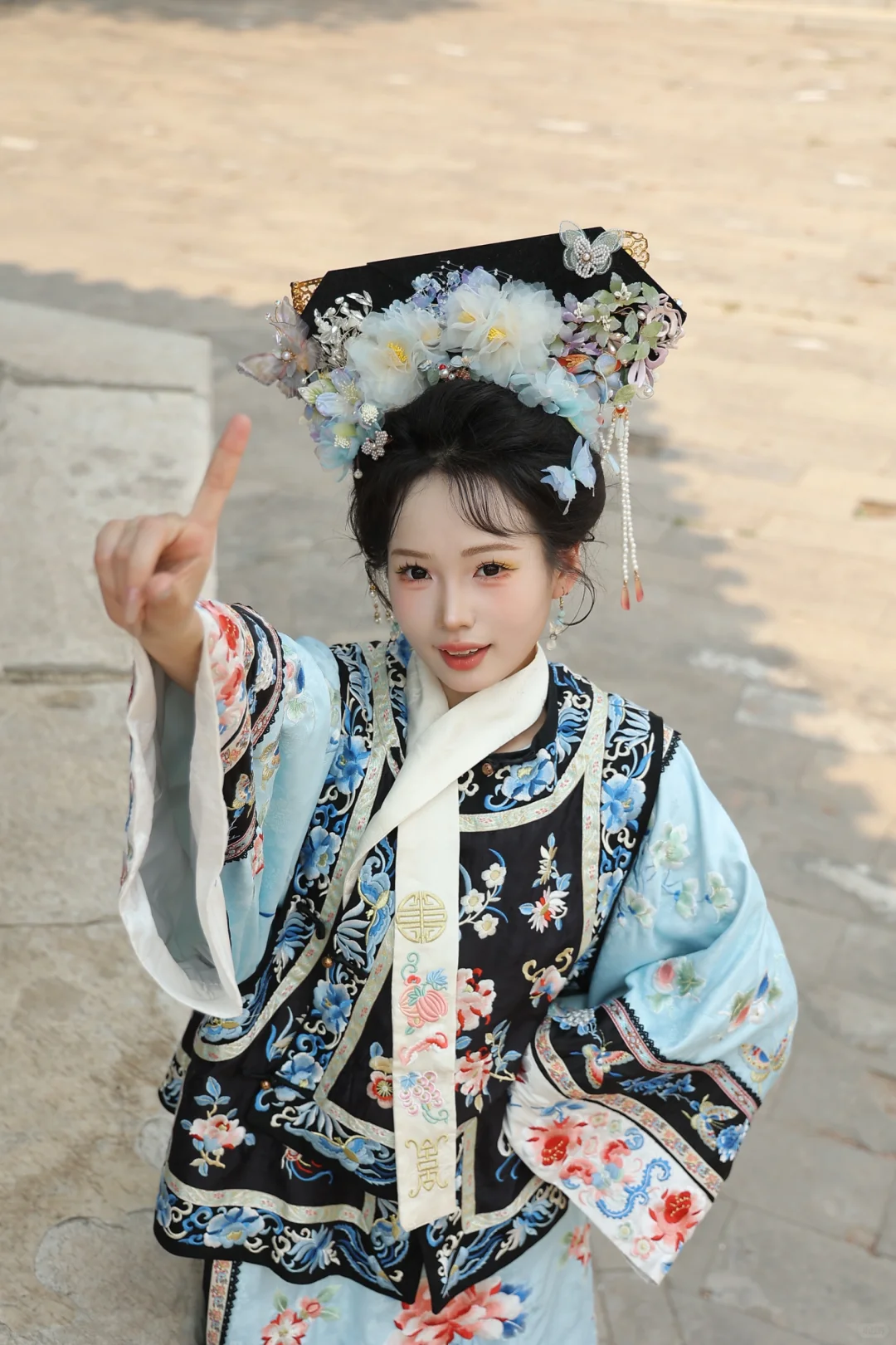 🌺清宫造型新体验！旗装美到想焊在身上