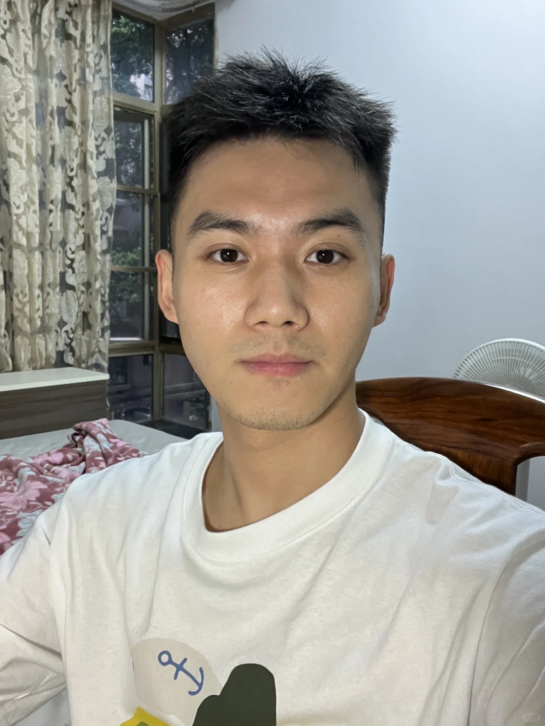 在家人设不修边幅的糙汉.