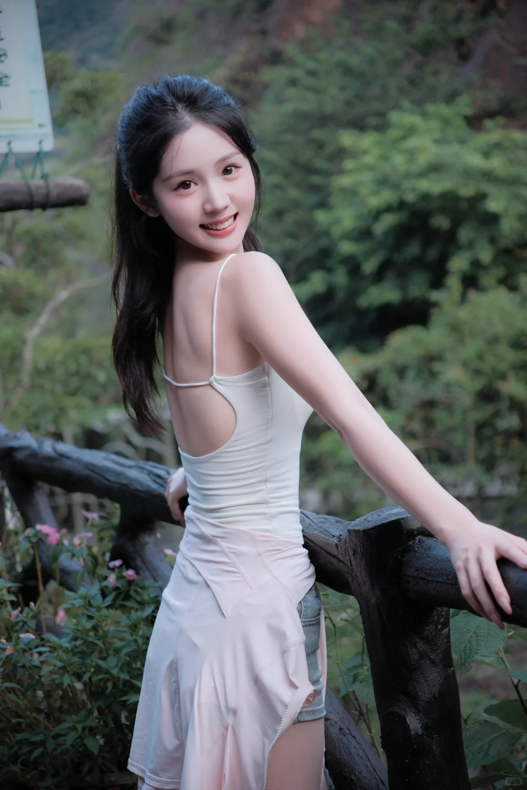 风轻轻穿过你的头发~