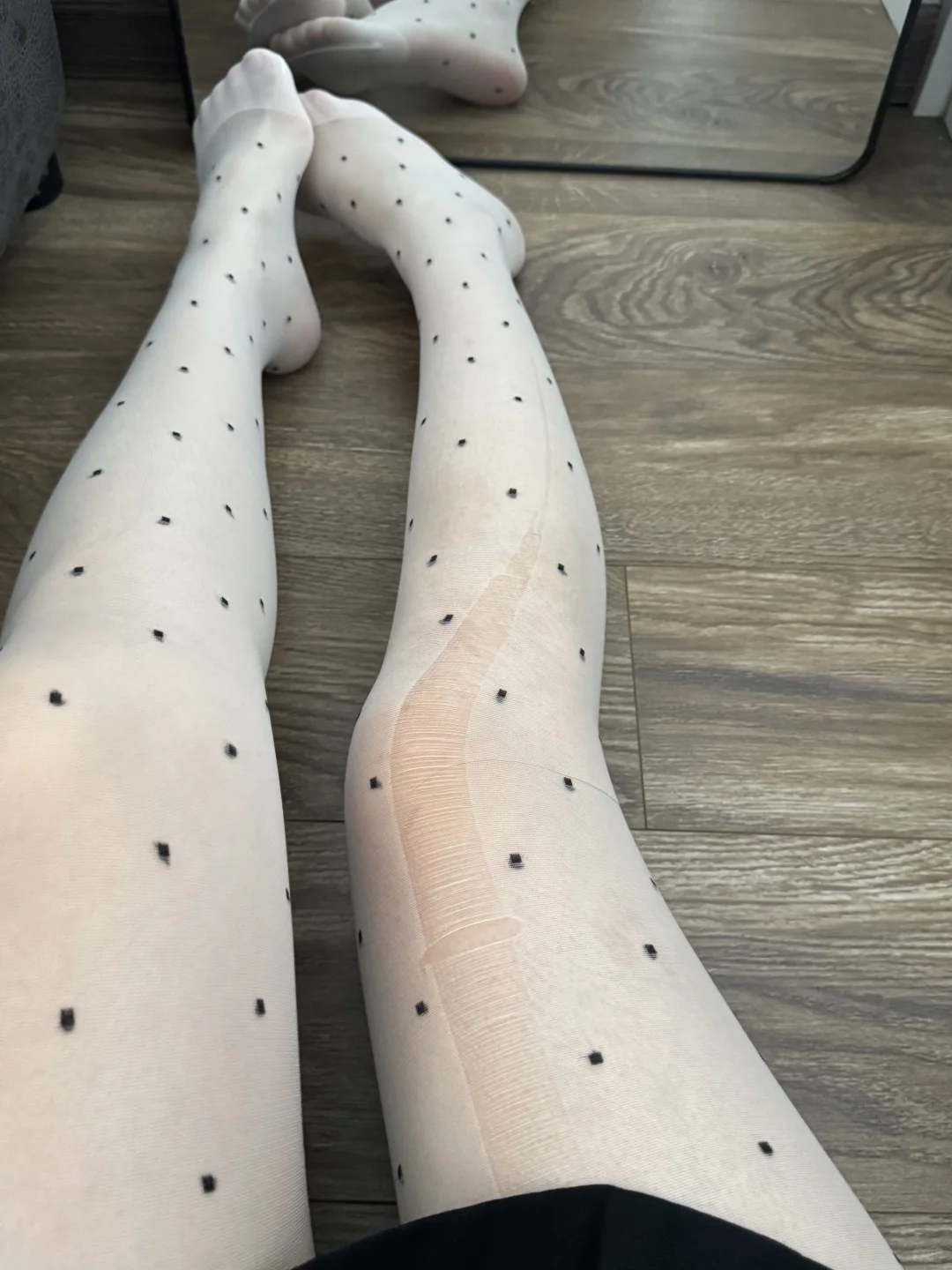 求求了 求长指甲穿丝袜不破的方法