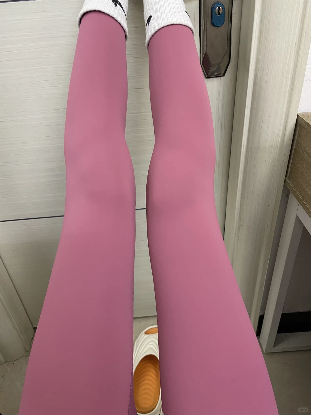 第一次穿这瑜伽裤我闺蜜卧槽了三天三夜…