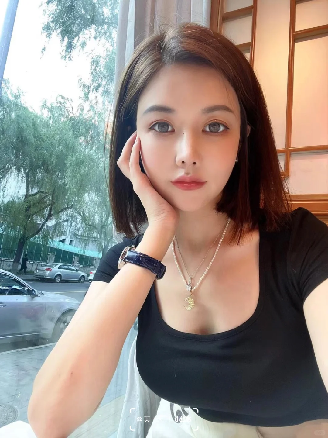 难得清闲安静的周末: 新剪的短发漂亮吗？