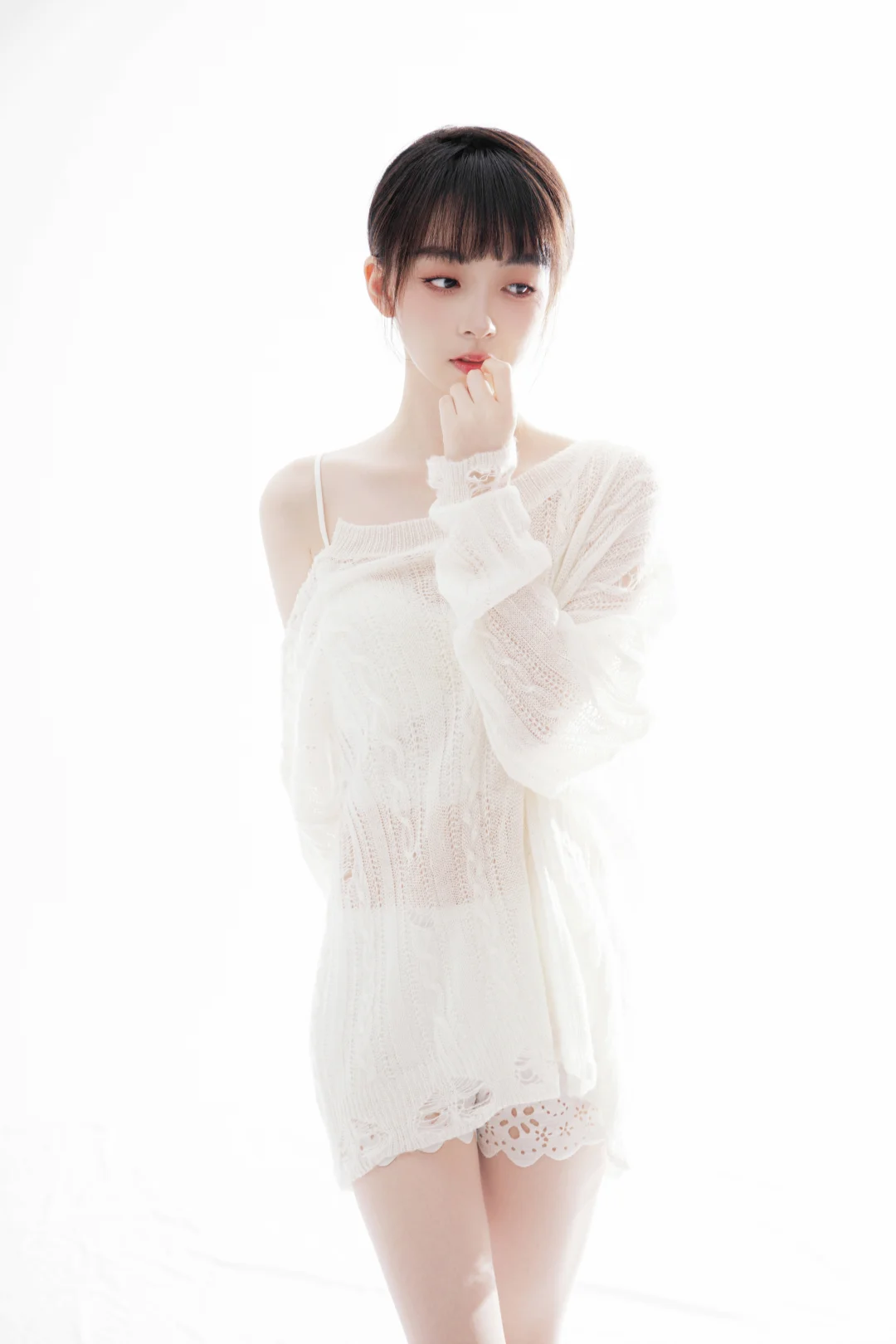 白毛衣轻私房写真来啦