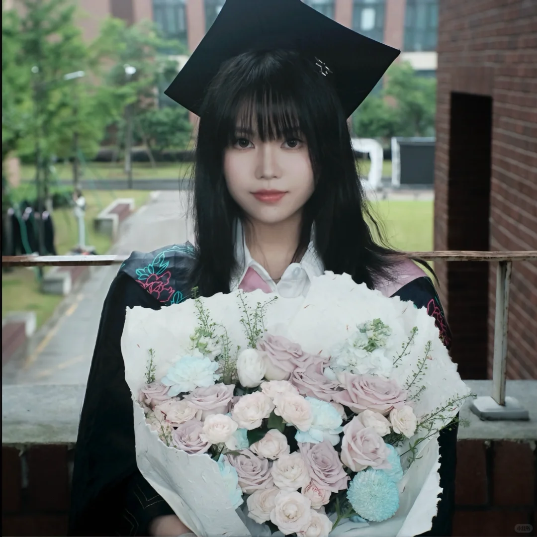 以后就不是大学生啦🧑‍🎓