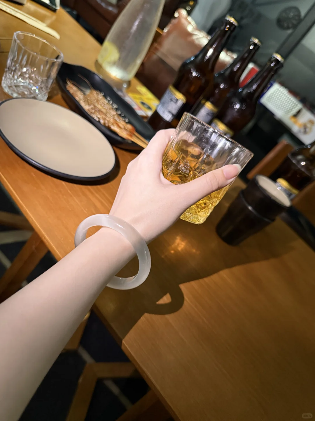 她私底下就是烟酒都来啊