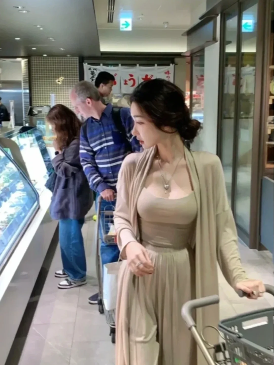 在京 微微胖 有点人妻感
