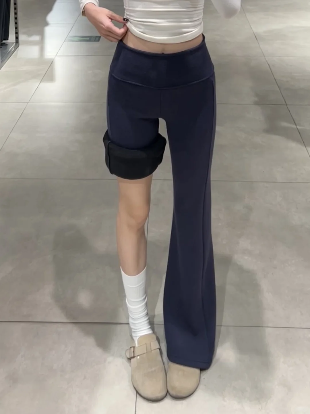 啊啊啊 谁懂这条加绒微喇瑜伽裤的含金量啊~