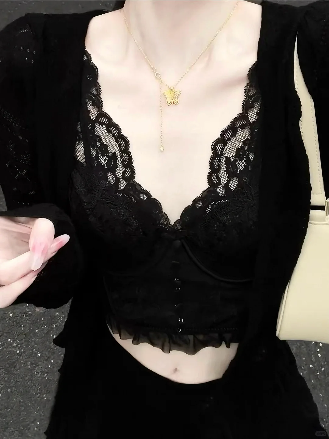 “修身奇迹,藏在鱼骨胸衣的曲线里🌺”