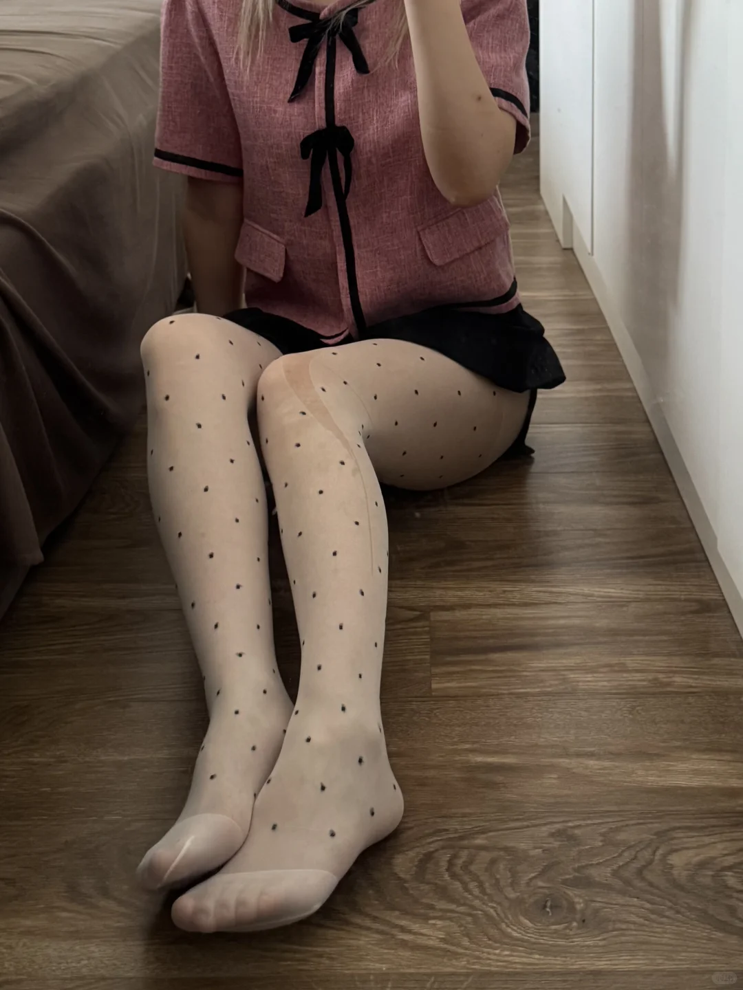 求求了 求长指甲穿丝袜不破的方法