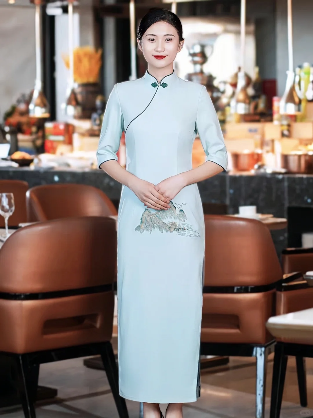 被商家说最适合中式工作服的女模