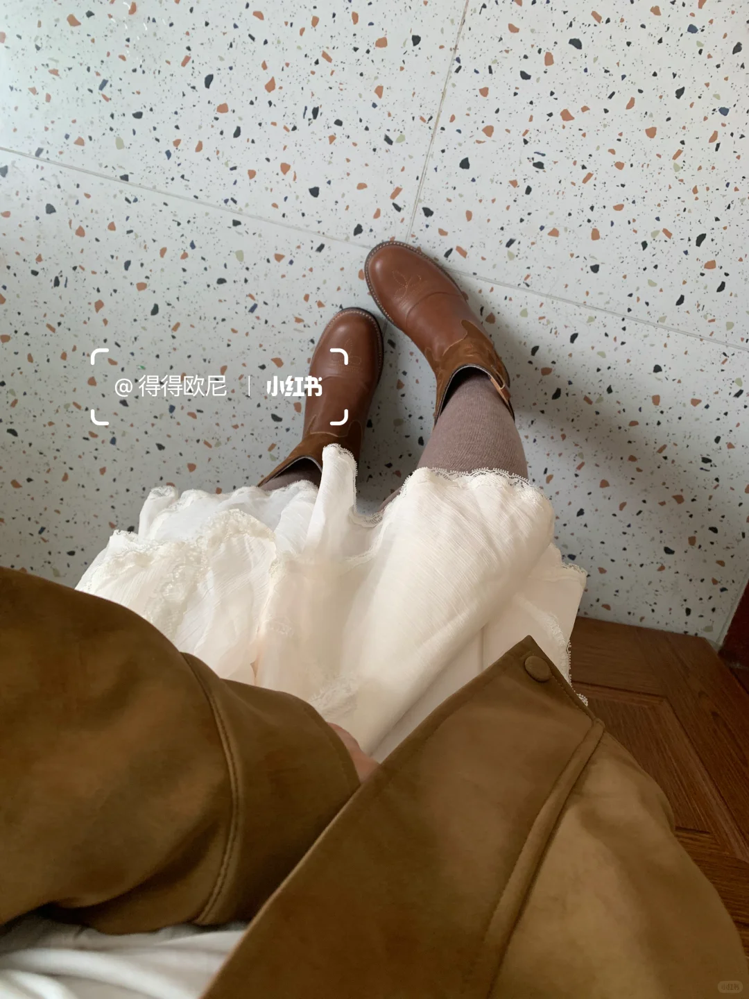 秋冬真的很适合穿过膝袜!好暖和!~