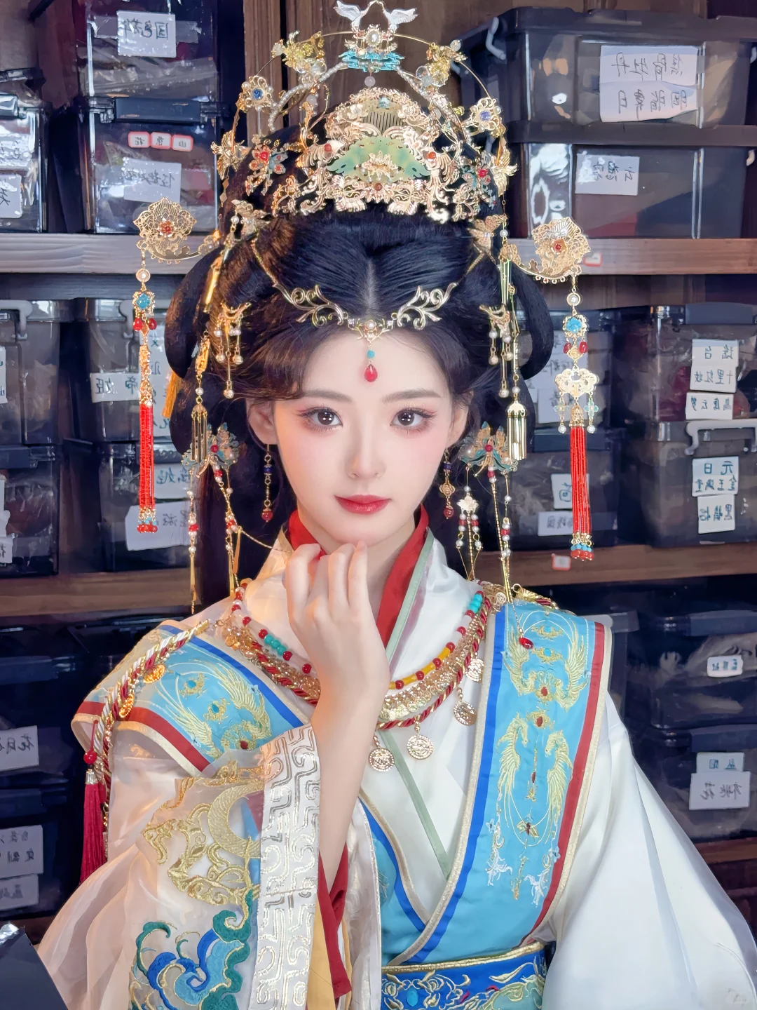 方圆脸不语，只是一味的get同款汉服妆造