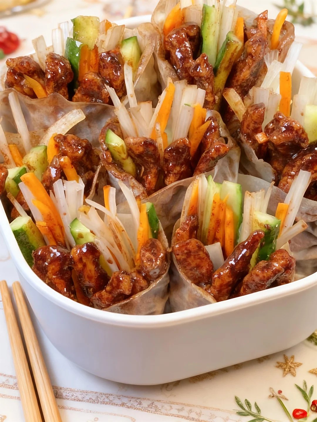复刻老北京京酱肉丝!饺子皮卷一切太香了
