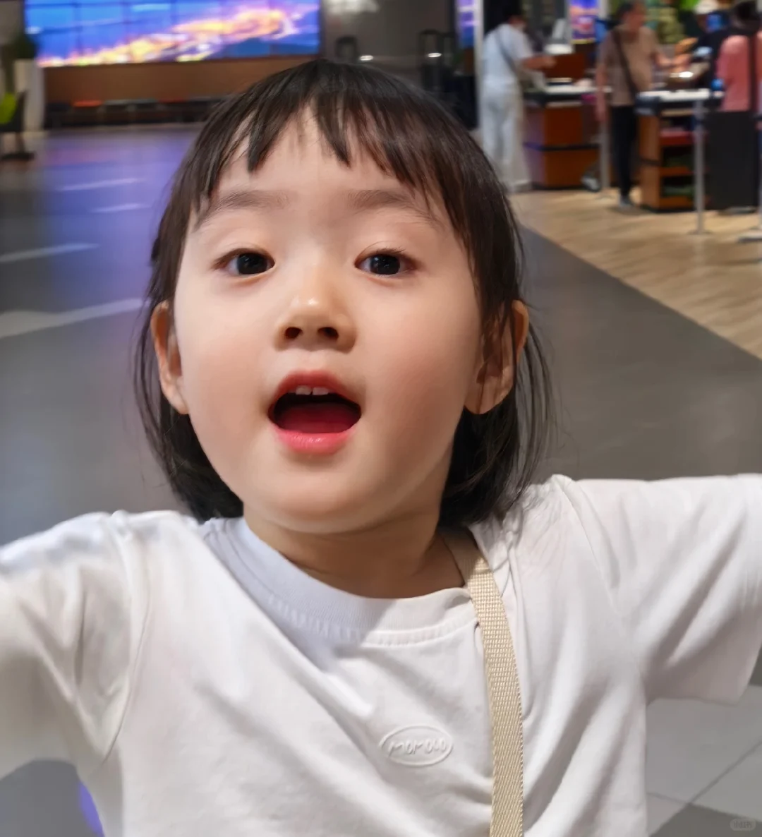女儿的美貌，妈妈的荣耀！