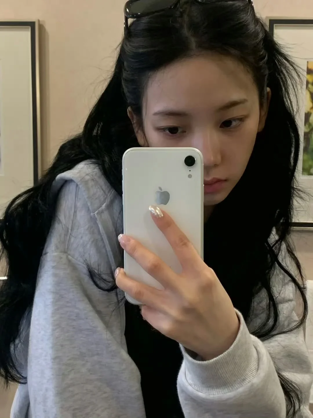 女性的身体曲线好完美，就连小肚都很性感…