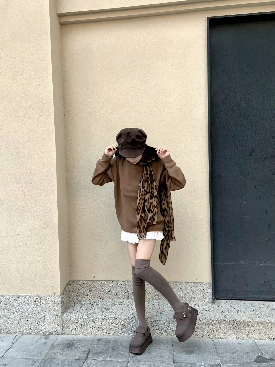 花小钱做大美女！16💰小裙子和棕色卫衣好搭！