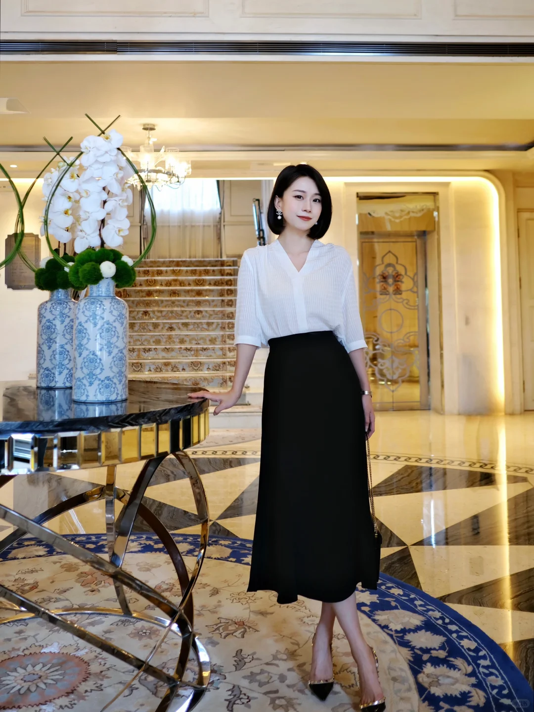 黑白之间,留一点温柔给通勤日常