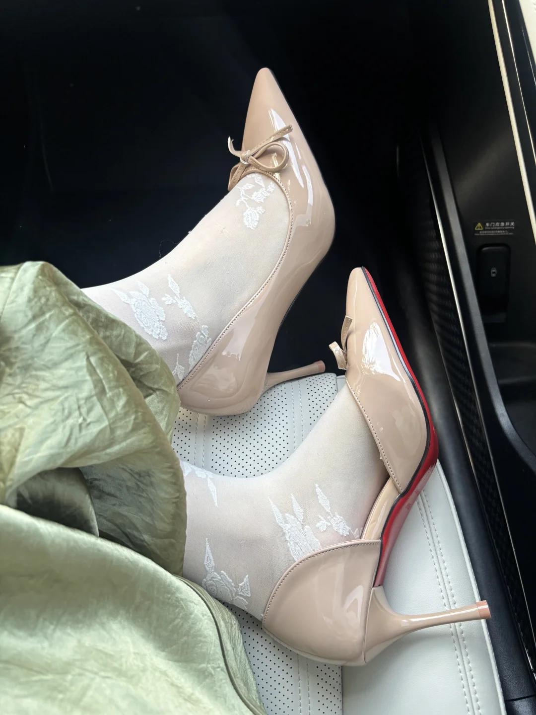 御姐风高跟鞋穿搭!红底高跟鞋可真好看!