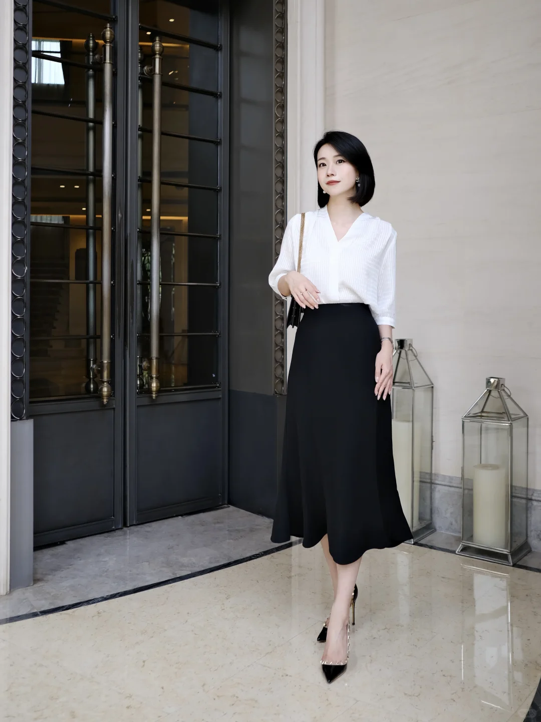 黑白之间,留一点温柔给通勤日常