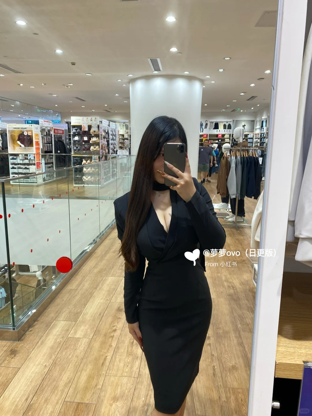 163110斤微胖女生卜斯斯显瘦黑色包臀裙