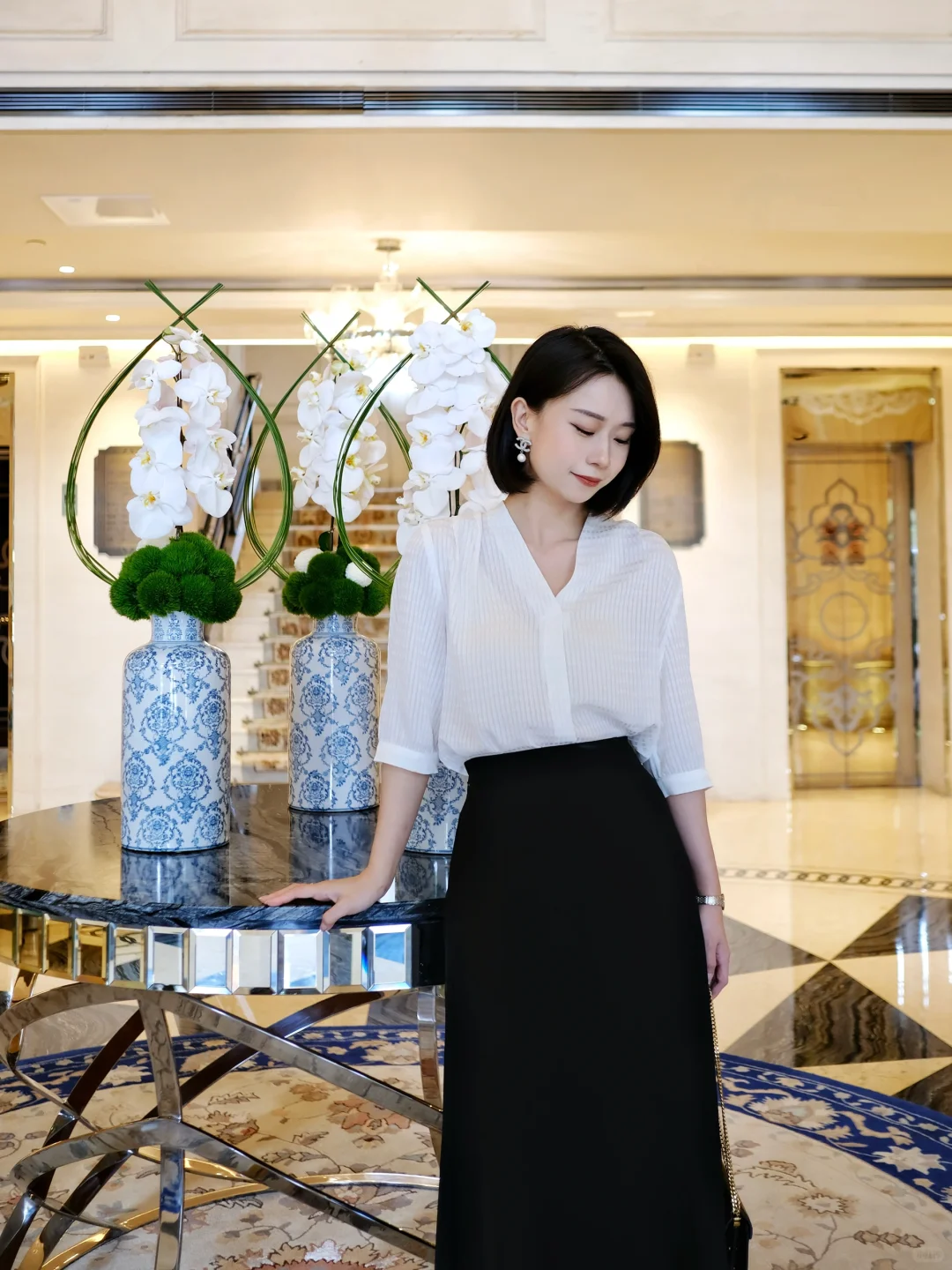 黑白之间,留一点温柔给通勤日常