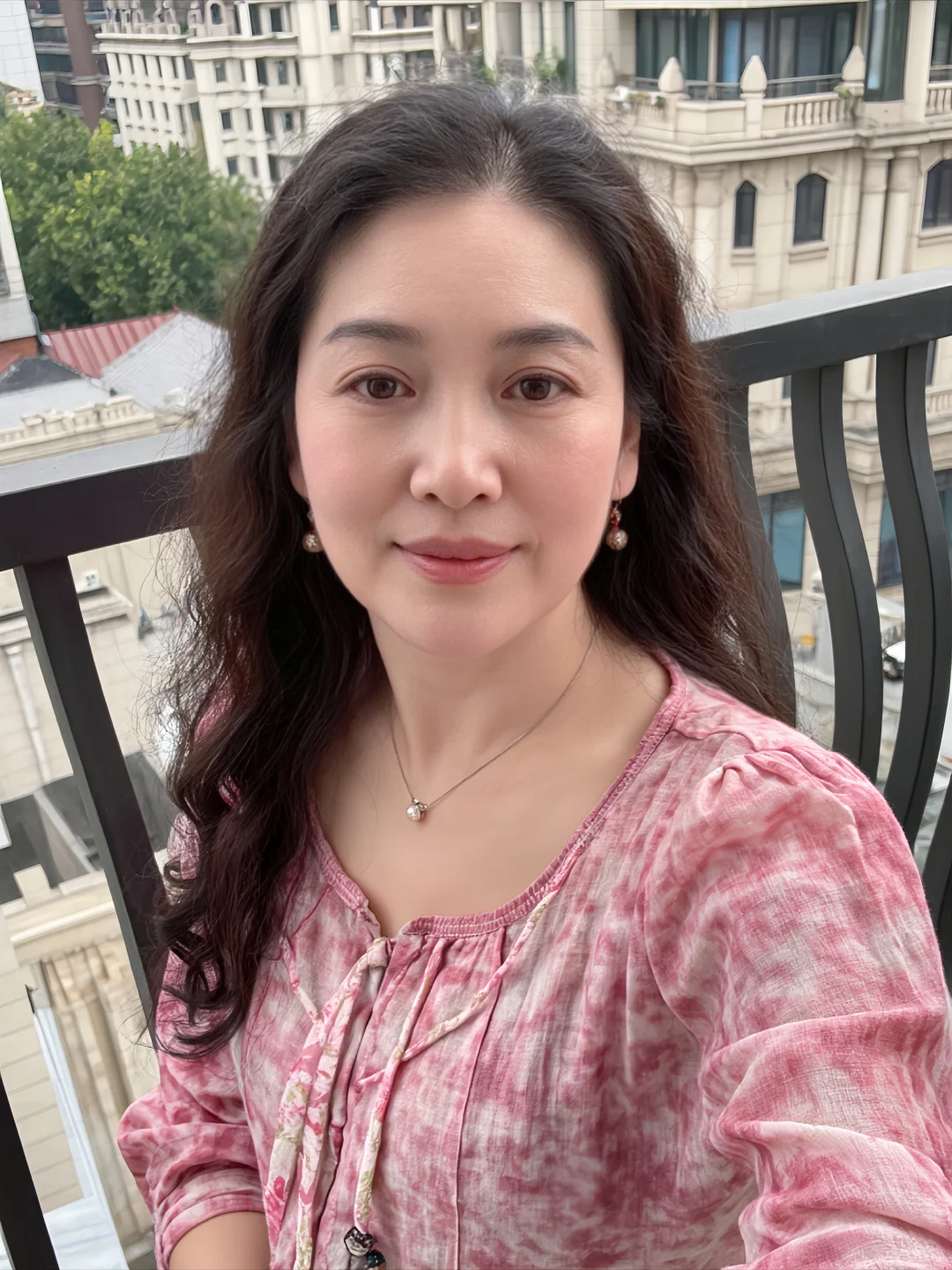 60岁阿姨 这个皮肤看着可以吗？